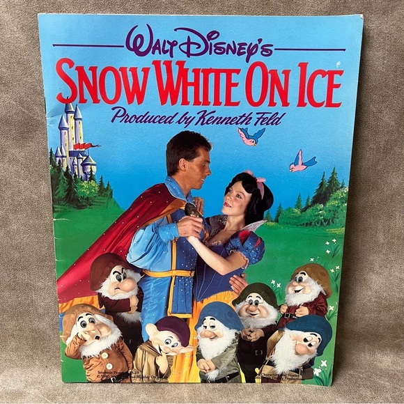 Vintage Walt Disney's Snow White On Ice Souvenir Program Book With Stickers 1986 - Picture 1 of 4